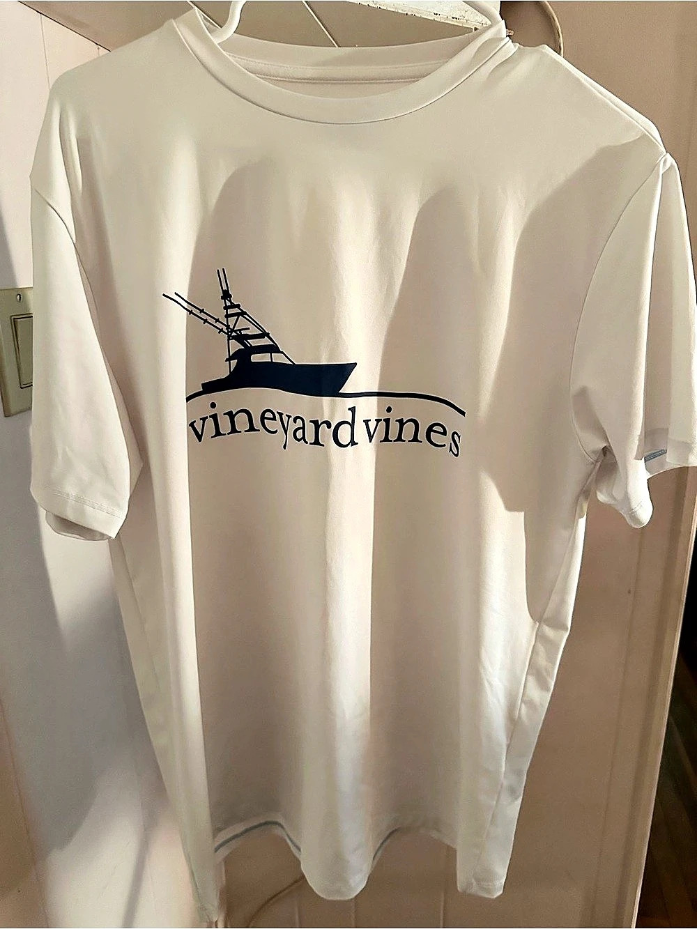 Men’s Vineyard Vines Performance Sport Fishing Boat Graphic T-Shirt White Small